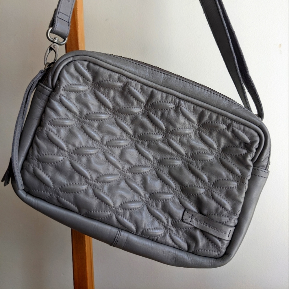 Quilted crossbody Aunts & Uncles Sugar grey leather with quilted design purse